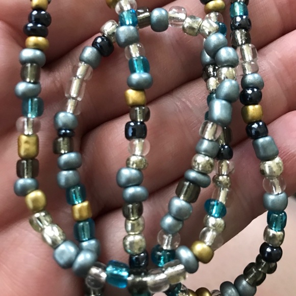 🌿Charity🌿 Hand-strung glass bead MASK holder - Picture 6 of 8